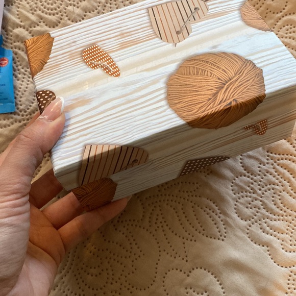 Sephora skin and hair care samples comes in a cute box - Picture 8 of 8